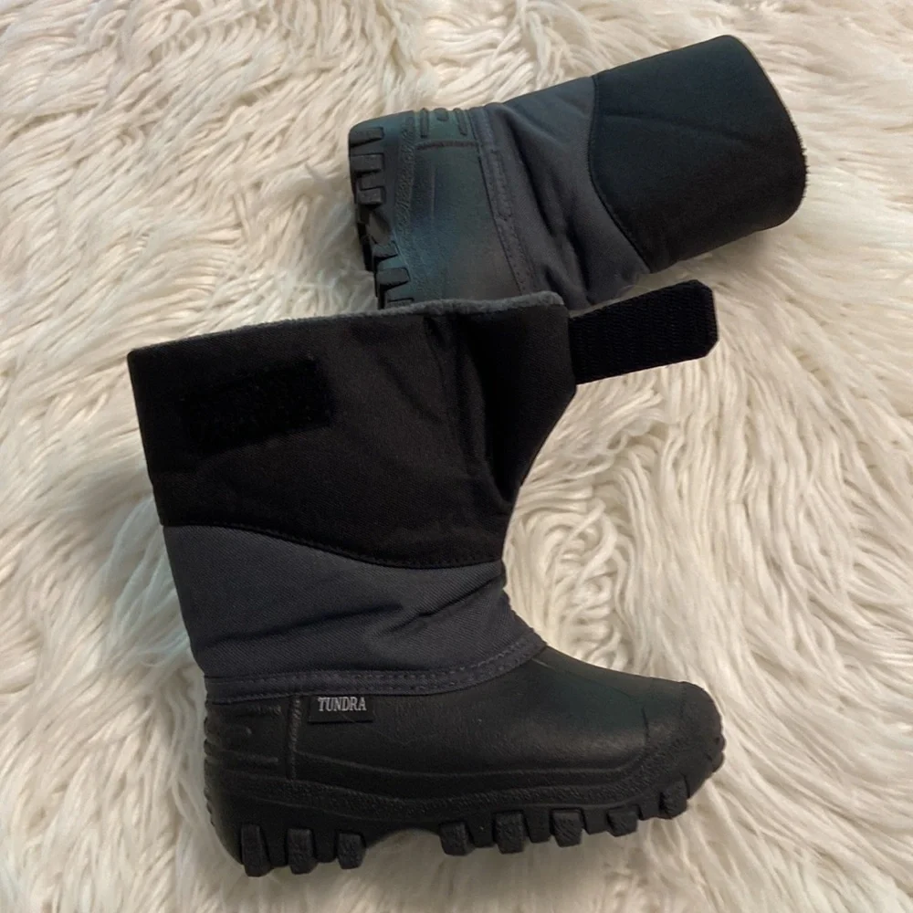 TUNDRA Kid Boots size 11 BNWOT color black and gray made in Canada